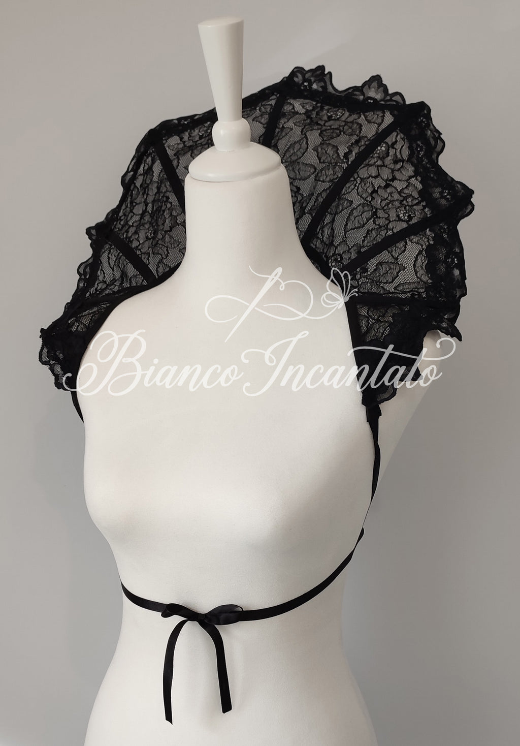 Standing Lace Collar